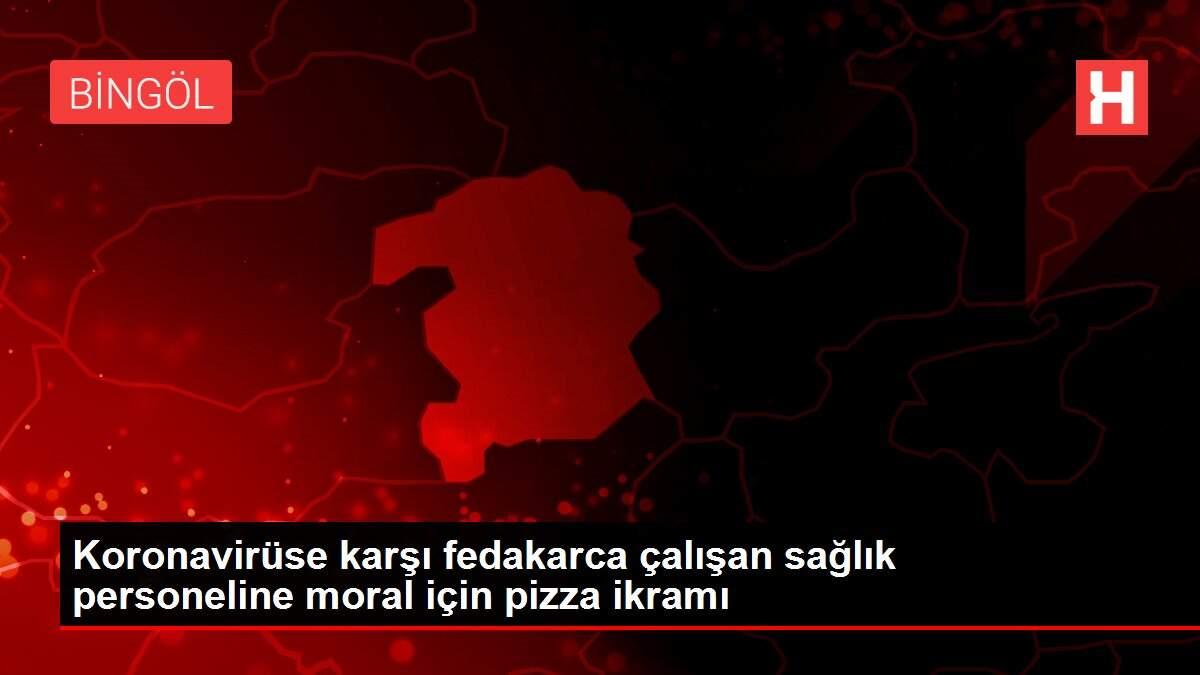 Koronavirüse karşı fedakarca çalışan sağlık personeline moral için pizza ikramı