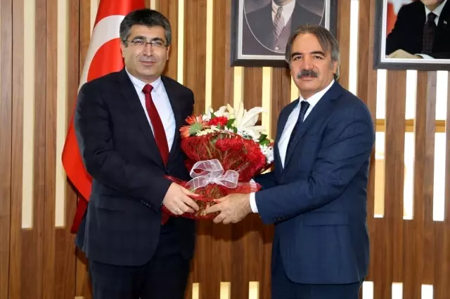 NEVÜ Rektör Vekili Prof. Dr. Semih Aktekin görevine başladı NEVÜ Rektör Vekili Prof. Dr. Semih Aktekin görevine başladı