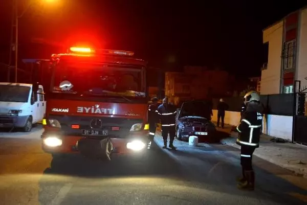 Park halindeki otomobil, kundaklayıp, sahibinin evine ateş açtı Park halindeki otomobil, kundaklayıp, sahibinin evine ateş açtı