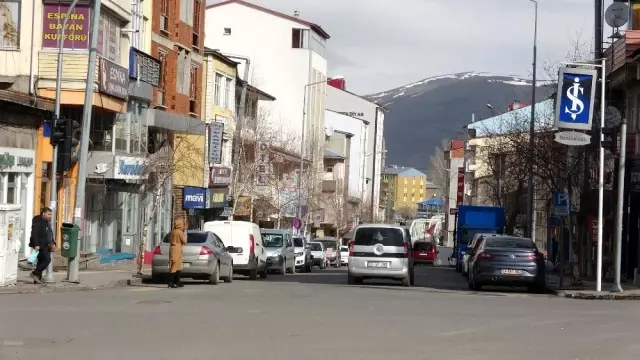 Polis ekipleri anons yapmaya başladı: 'Evde kalın' Polis ekipleri anons yapmaya başladı: 'Evde kalın'