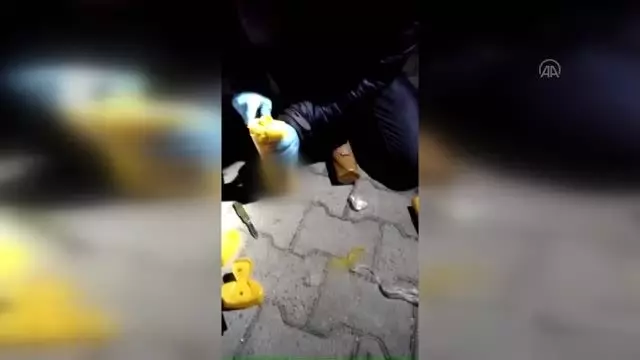 Şampuan kutusunda uyuşturucu taşıyan iki kişi tutuklandı Şampuan kutusunda uyuşturucu taşıyan iki kişi tutuklandı