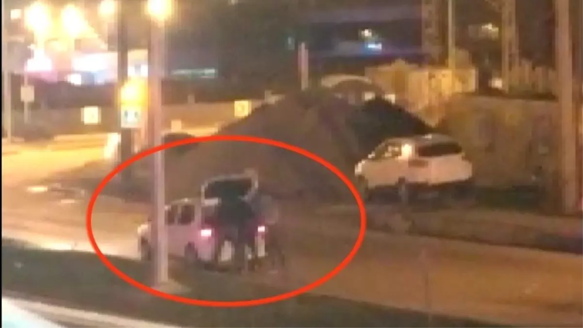 Samsun'da 2 kişi tarafından dövülerek aracın bagajına koyulan genci polis kurtardı