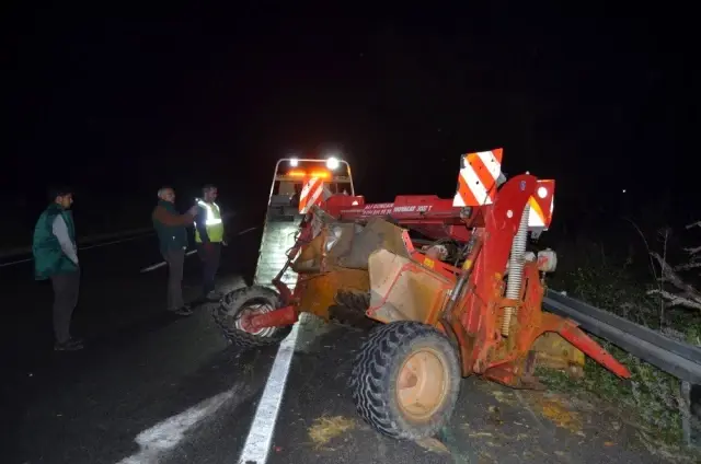 Söke'de tır traktöre çarptı; 1 yaralı Söke'de tır traktöre çarptı; 1 yaralı