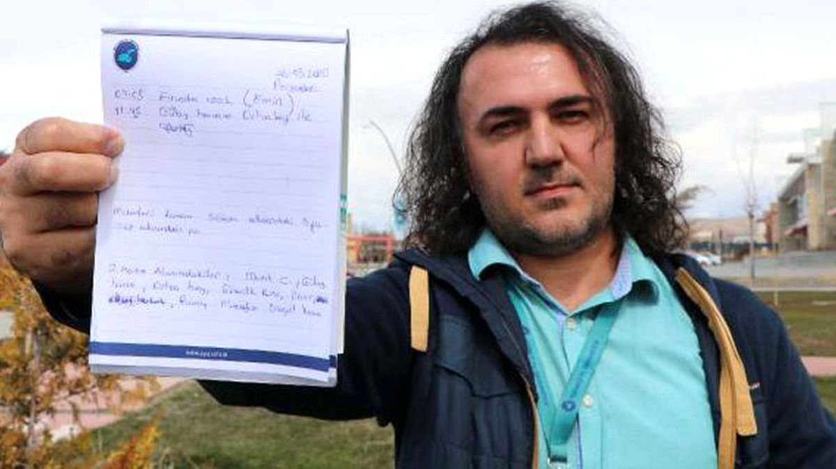 Vanlı vatandaş, ilk koronavirüs vakasının açıklanmasından sonra görüştüğü kişileri not alıyor