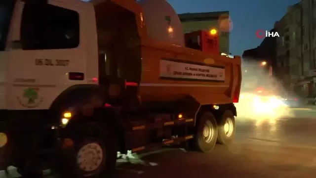 Ankara Mamak Belediyesi, koronavirüse karşı Kovid-19 SAVAR'la sokakları dezenfekte ediyor Ankara Mamak Belediyesi, koronavirüse karşı Kovid-19 SAVAR'la sokakları dezenfekte ediyor