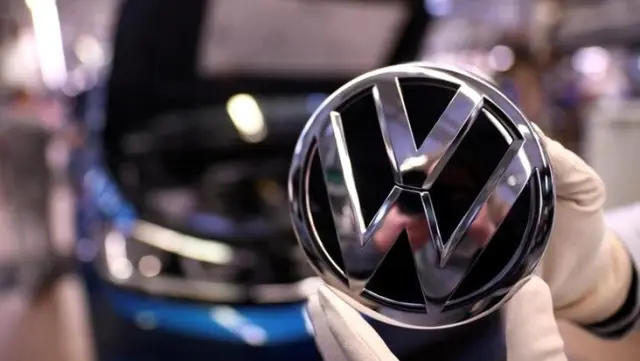 Volkswagen, Alman fabrikalarında üretimin askıda kalma sürecini 9 Nisan'a uzattı