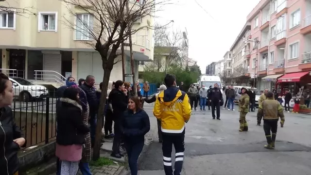 Yangın nedeniyle evinde mahsur kalan yaşlı adamı itfaiye kurtardı Yangın nedeniyle evinde mahsur kalan yaşlı adamı itfaiye kurtardı