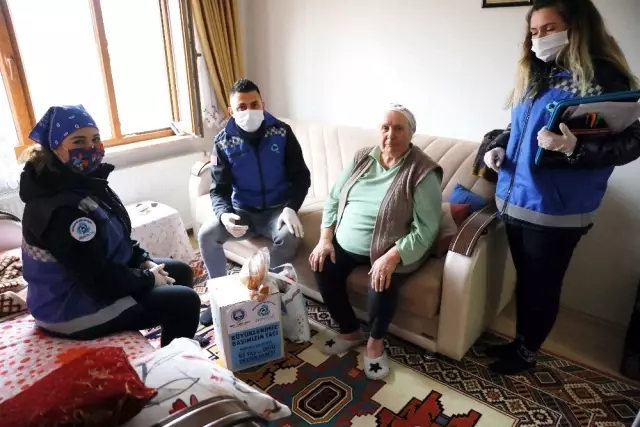 Zeytin Dalı Ekibi'nden gıda ve temizlik paketi Zeytin Dalı Ekibi'nden gıda ve temizlik paketi
