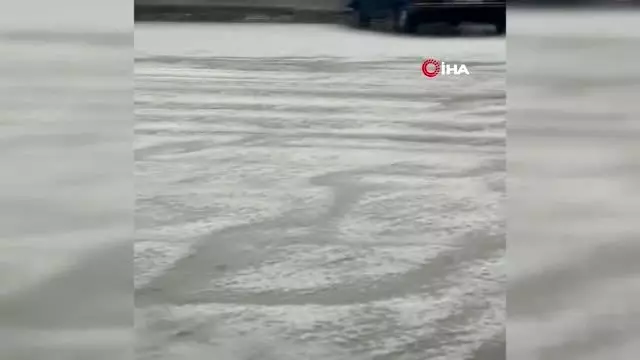Adana'da dolu yağışı hayatı olumsuz etkiledi