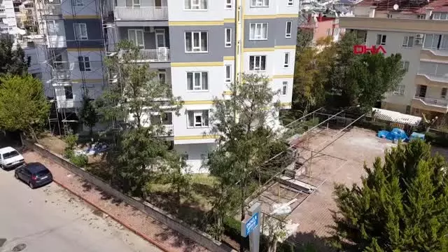 ANTALYA 9 katlı binanın dış cephesinde tehlikeli işçilik
