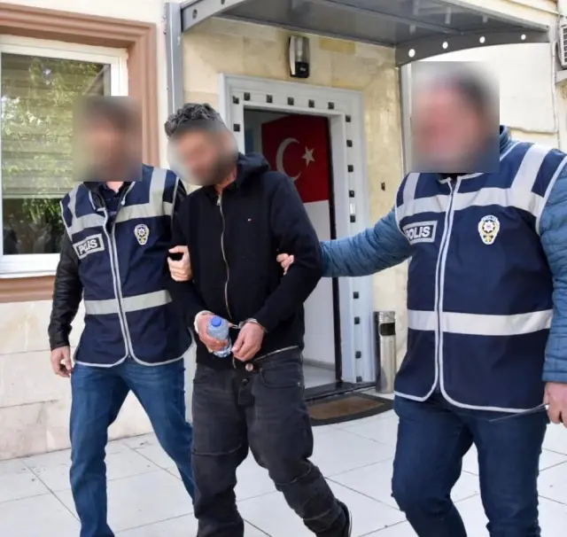 Antalya'da ticari taksilerin içindeki paraları alan şüpheli yakalandı