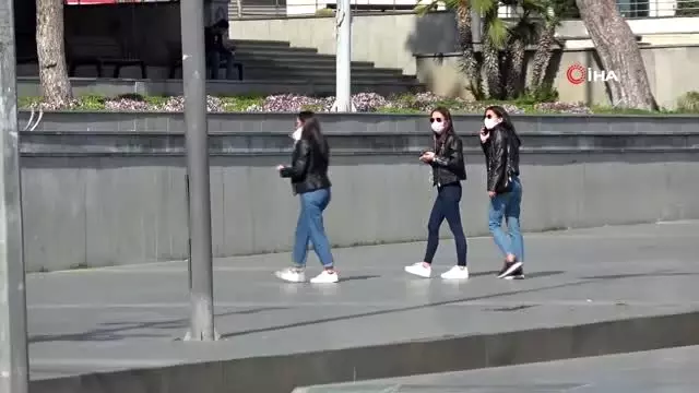 Antalya'da vatandaş park yasağına rağmen polisi bıktırdı Antalya'da vatandaş park yasağına rağmen polisi bıktırdı