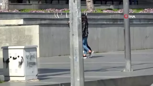 Antalya'da vatandaş park yasağına rağmen polisi bıktırdı Antalya'da vatandaş park yasağına rağmen polisi bıktırdı