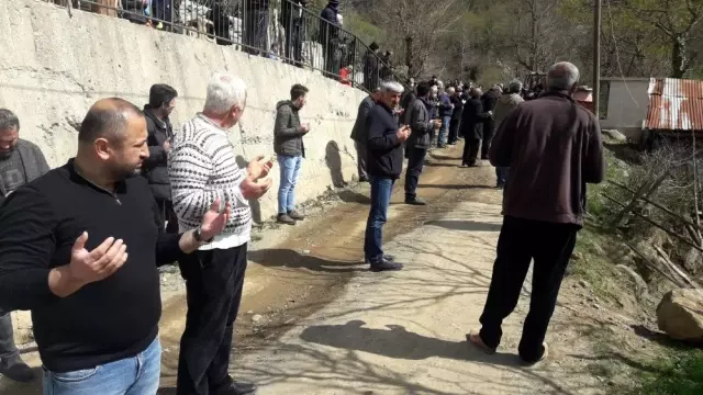 Artvin'de cenazeye korona ayarı