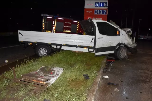 Aydın'da otomobil ile kamyonet çarpıştı: 3 yaralı Aydın'da otomobil ile kamyonet çarpıştı: 3 yaralı