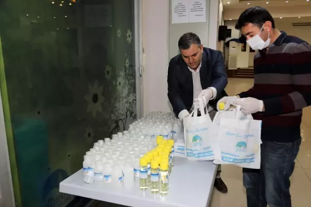 Çubuk'ta dezavantajlı vatandaşlara dezenfektan ve kolonya dağıtıldı