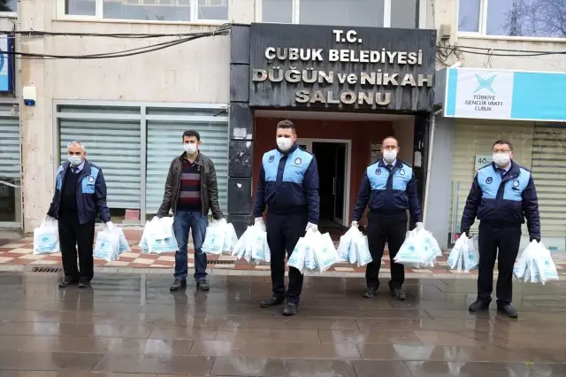 Çubuk'ta dezavantajlı vatandaşlara dezenfektan ve kolonya dağıtıldı