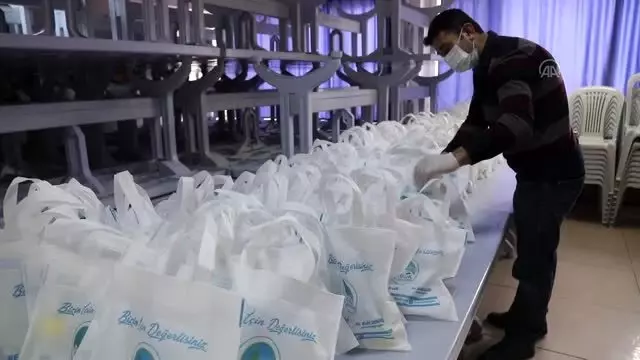 Çubuk'ta dezavantajlı vatandaşlara dezenfektan ve kolonya dağıtıldı