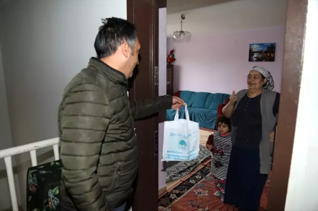 Çubuk'ta dezavantajlı vatandaşlara dezenfektan ve kolonya dağıtıldı