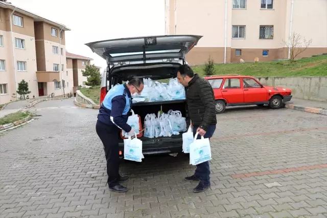 Çubuk'ta dezavantajlı vatandaşlara dezenfektan ve kolonya dağıtıldı