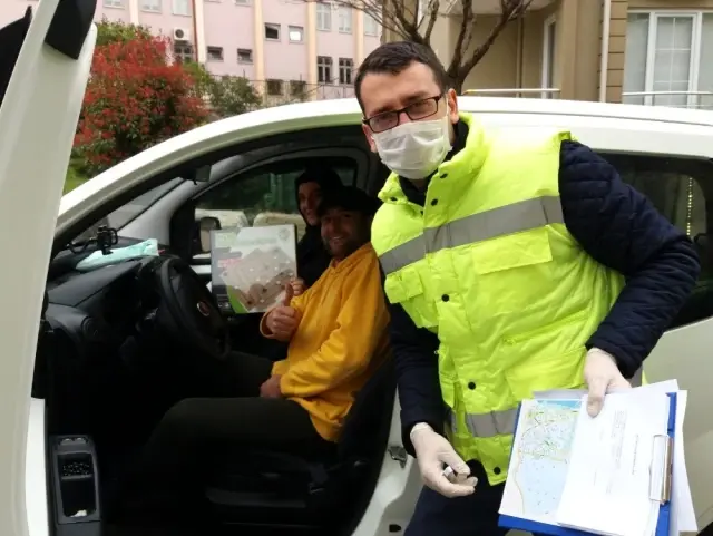 Darıca'da vatandaşlara evde sıkılmamaları için zeka oyunu dağıtıldı
