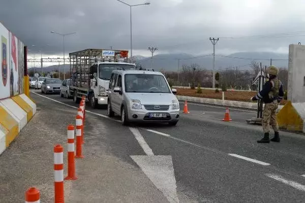 Elazığ'da giriş ve çıkışlar kontrol altına alındı Elazığ'da giriş ve çıkışlar kontrol altına alındı