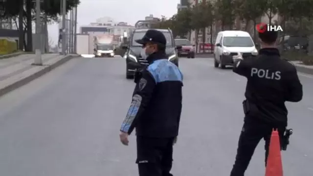Fazla yolcu alan minibüsçüden tepki: 'Bizi kurtarmaz bu şekilde' Fazla yolcu alan minibüsçüden tepki: 'Bizi kurtarmaz bu şekilde'