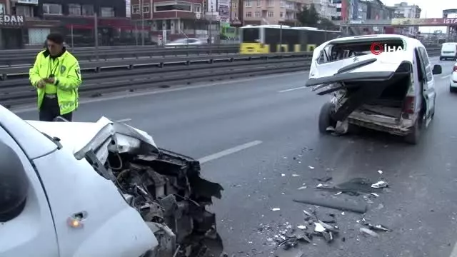 Florya'da iki otomobil çarpıştı : 2 yaralı Florya'da iki otomobil çarpıştı : 2 yaralı