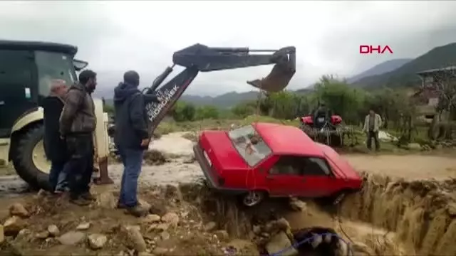 GAZİANTEP Yağmurda kayan otomobil menfeze düştü