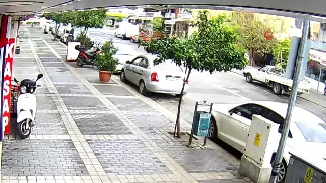 Hareket halindeki otomobil alev alev yandı Hareket halindeki otomobil alev alev yandı