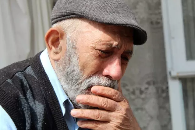 İmamın 65 yaş üstü dedeye 'kuş yemi' yardımı ağlattı
