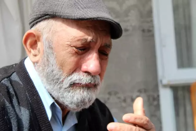 İmamın evinden çıkması yasak olan 65 yaş üstü vatandaşlara ’kuş yemi’ ve ’Kur’an-ı Kerim’ yardımı duygusal anlar yaşattı