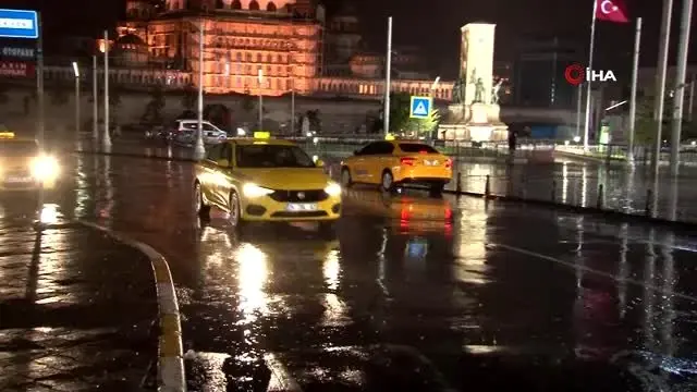 İstanbul'da yağmur etkili oldu İstanbul'da yağmur etkili oldu