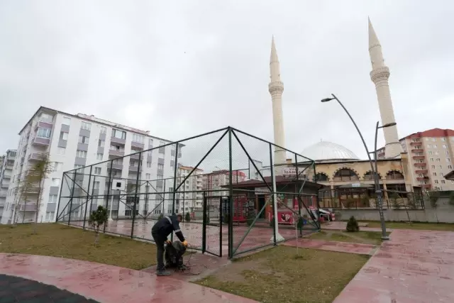 Mahallelerdeki spor sahaları kullanıma kapatıldı Mahallelerdeki spor sahaları kullanıma kapatıldı