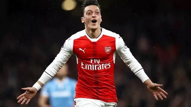 Mesut Özil’in menajerinden transfer açıklaması: Mesut Arsenal’de çok mutlu