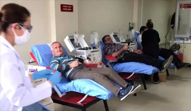 MHP Gaziemir İlçe Başkanlığından kan bağışı MHP Gaziemir İlçe Başkanlığından kan bağışı