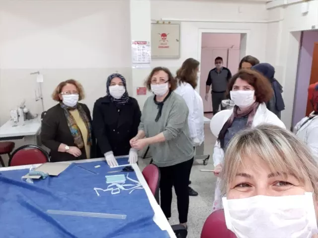 Ordu ve Giresun'daki bazı okullarda 'yüz koruyucu siperlik' ve 'maske' üretiliyor Ordu ve Giresun'daki bazı okullarda 'yüz koruyucu siperlik' ve 'maske' üretiliyor