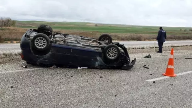 Otomobil karşı şeride geçip ters devrildi: 1 yaralı