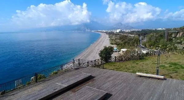 Polis Konyaaltı Sahili'nde kuş uçurtmadı