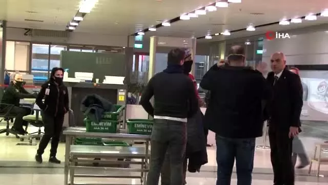 Sabiha Gökçen Havalimanı'nda tüm uçuşlar geçici bir süreliğine durduruldu Sabiha Gökçen Havalimanı'nda tüm uçuşlar geçici bir süreliğine durduruldu