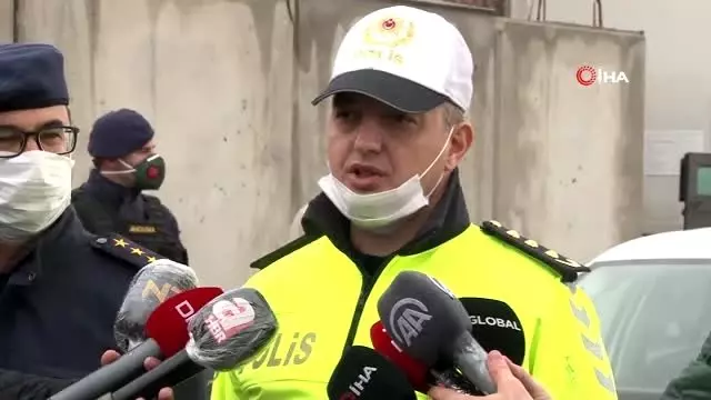 Şehirlerarası yolculuklara ilişkin sıkı kontroller başladı, şoför ve yolcuların tek tek ateşleri... Şehirlerarası yolculuklara ilişkin sıkı kontroller başladı, şoför ve yolcuların tek tek ateşleri...