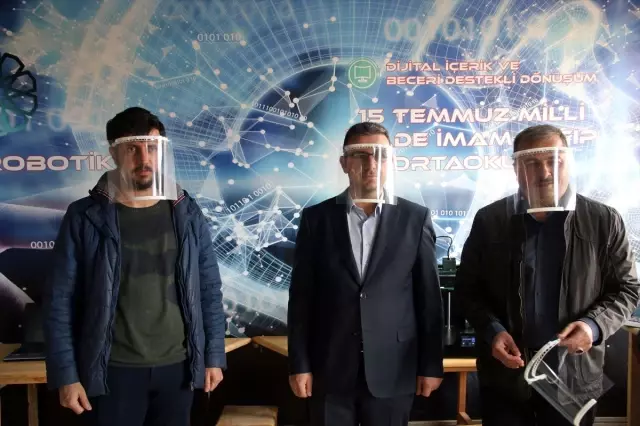 Sivas'ta iki okulda koronavirüse karşı 3D yazıcılarla siperlik üretiliyor