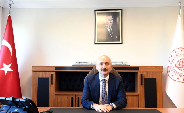 Son Dakika: Ulaştırma ve Altyapı Bakanı Mehmet Cahit Turhan, Cumhurbaşkanlığı kararı ile görevden alındı