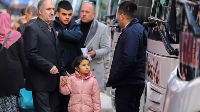 Otobüs seferlerinin kısıtlanmasının ardından bilet fiyatlarının 3 kat arttığını gören vatandaşlar, neye uğradığını şaşırdı Otobüs seferlerinin kısıtlanmasının ardından bilet fiyatlarının 3 kat arttığını gören vatandaşlar, neye uğradığını şaşırdı