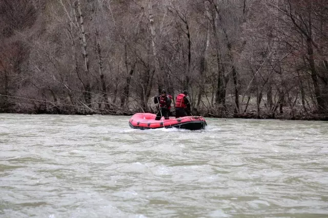 Tunceli'de kayıp Uzman Çavuş Güneş ve Gülistan Doku'yu arama çalışmaları sürüyor