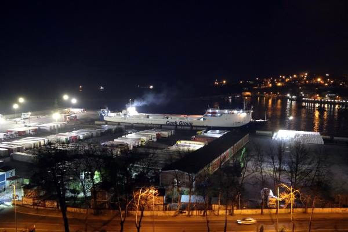 Ukrayna'dan gemiyle gelen 34 TIR şoförü karantina altına alındı