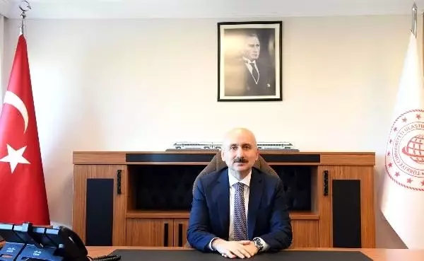 Ulaştırma ve Altyapı Bakanı Turhan, görevden alındı Ulaştırma ve Altyapı Bakanı Turhan, görevden alındı