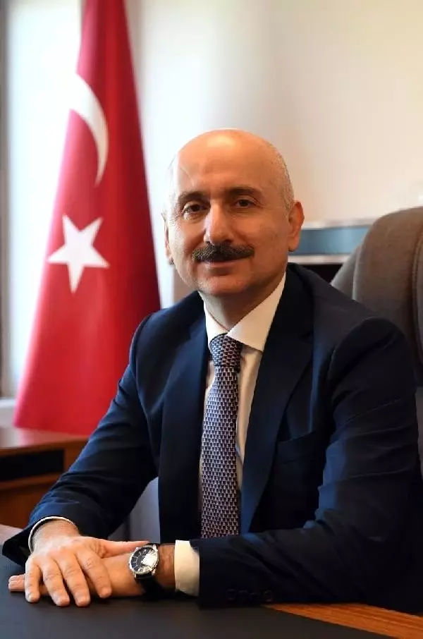 Ulaştırma ve Altyapı Bakanı Turhan, görevden alındı Ulaştırma ve Altyapı Bakanı Turhan, görevden alındı