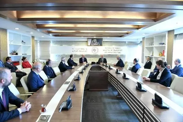 Ulaştırma ve Altyapı Bakanlığı'nda devir teslim töreni