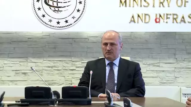 Gece yarısı görevden alınan Ulaştırma ve Altyapı eski Bakanı Turhan, görevi Karaismailoğlu'na devretti Gece yarısı görevden alınan Ulaştırma ve Altyapı eski Bakanı Turhan, görevi Karaismailoğlu'na devretti